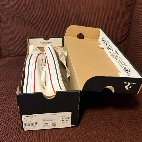 White converse low top - Picture 1 of 6